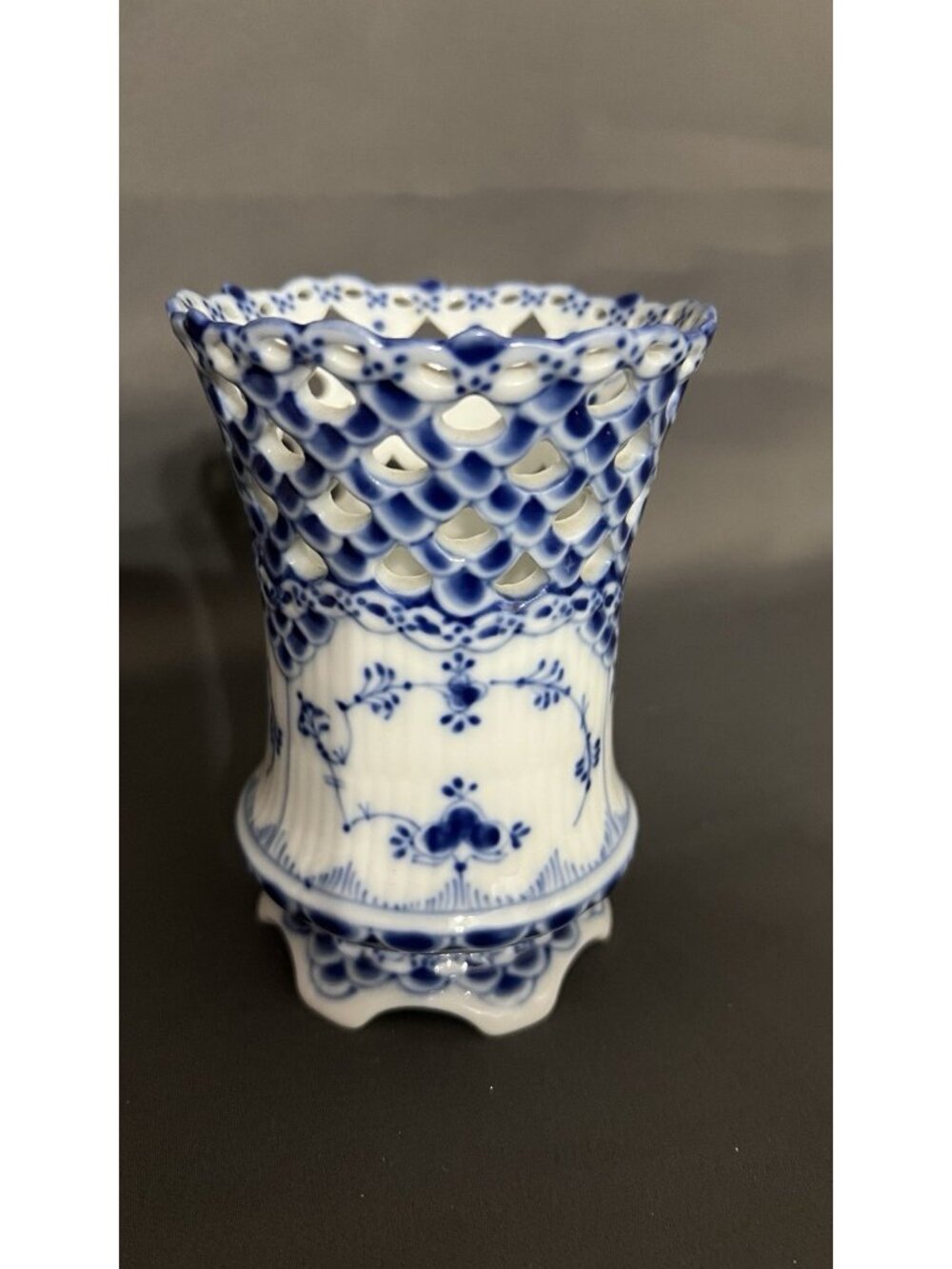 Royal Copenhagen Blue Fluted Full Lace Vase 370 Hand Painted Denmark Porcelain - Picture 3 of 5